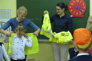 Firma Amex - Bączek ufundowała kamizelki odblaskowe dla dzieci z gminy Susz