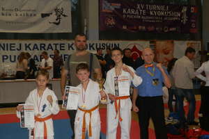 Medale dla szczycieńskich karateków