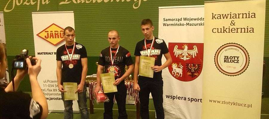 Zawodnicy Arrachion MMA Mrągowo podczas Amatorskich Mistrzostw Polski Północnej MMA