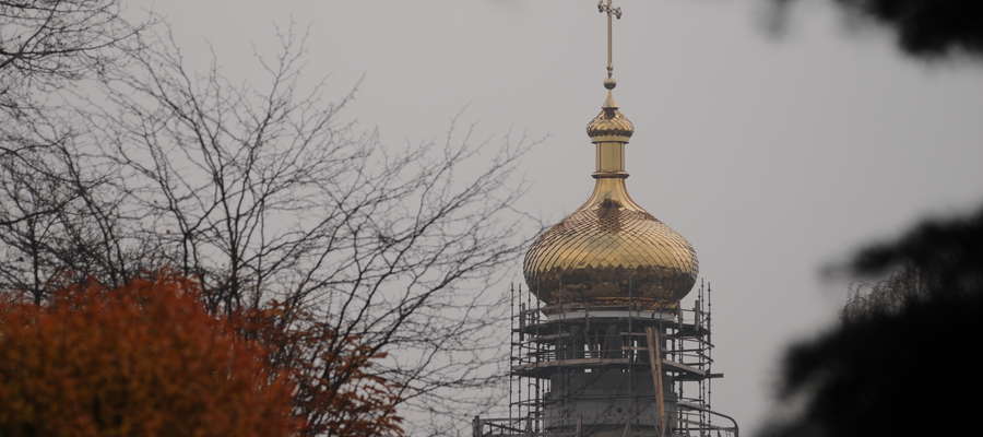 Kopułę cerkwi pokryto złotą blachą