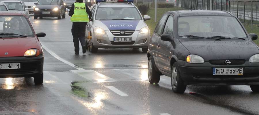 Na ul. Krasickiego kierowca opla potrącił kobietę przechodząca przez przejście dla pieszych