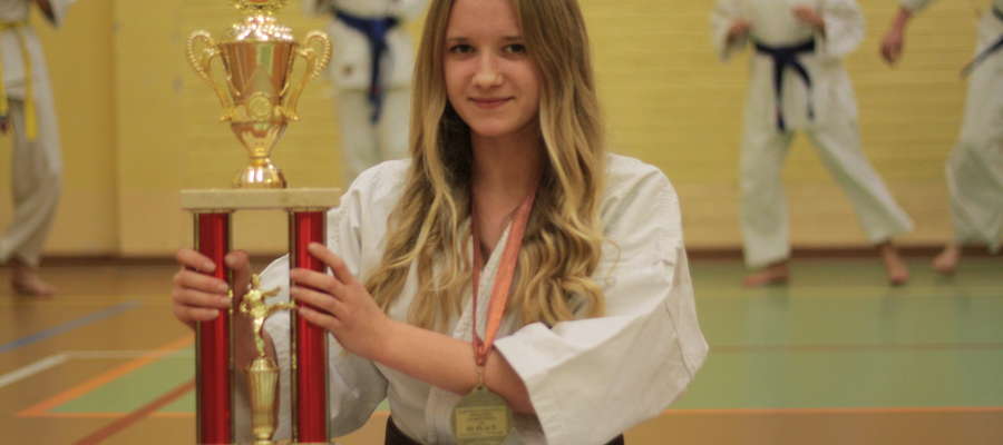 Karolina Daszkiewicz - zawodniczka  Bartoszyckiego Klubu Kyokushin Karate