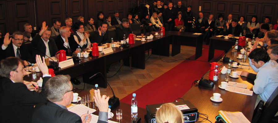 Jedna z sesji Rady Powiatu Mrągowskiego w kadencji 2010-2014. Zdjęcie jest ilustracją do tekstu