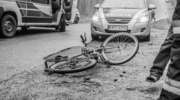Szybka jazda, ostre hamowanie i potrącony rowerzysta 