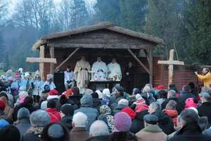 Bożonarodzeniowa msza pośród lasów w Napromku