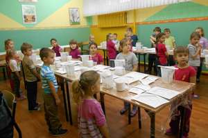„Odlewy gipsowe” w szkole podstawowej w Kiełpinach. Warsztaty plastyczno-techniczne 