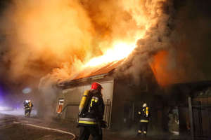 Spaliła się część hali magazynowej przy ul. Lubelskiej w Olsztynie