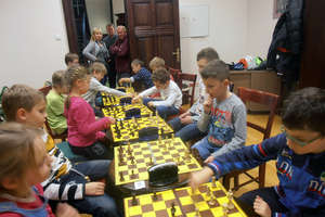 Zapraszają młode talenty szachowe na mikołajkowy turniej