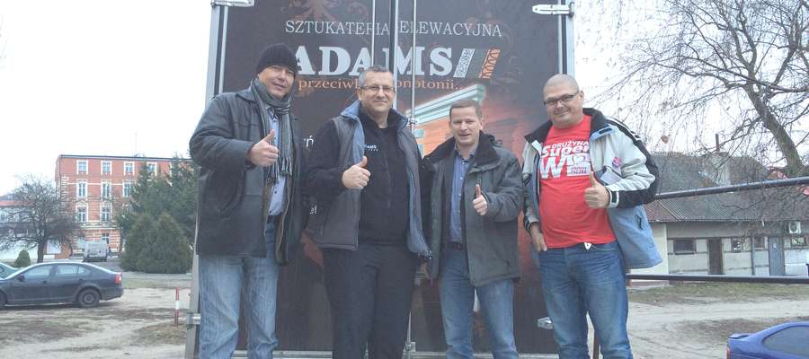  Giżyccy wolontariusze Szlachetnej Paczki: od lewej Grzegorz Wądołowski, Daniel Grzyb, Jacek Szpakowski, Kazimierz Milewski