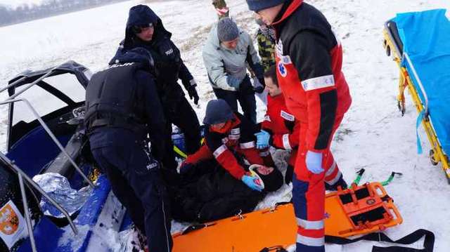 Bezpieczny Lód 2015. Pokazy ratowników i policjantów - full image