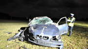 Pijany kierowca BMW uderzył w drzewo. Jeden z pasażerów miał ponad 5 promili!