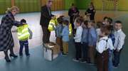 Dzieci z Wikielca otrzymały kamizelki odblaskowe ufundowane przez Gospodarstwo Rybackie