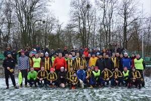 Noworoczny mecz piłki nożnej w Olecku