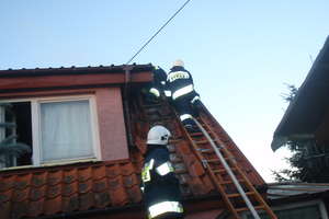 Ogień zniszczył część dachu