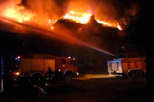 Palił się budynek byłego internatu Zespołu Szkół Rolniczych w Karolewie