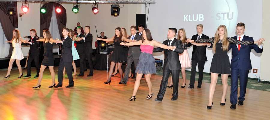 Doroczna Gala Klubu Stu rozpoczęła się tańcem towarzyskim w wykonaniu uczniów SMS
