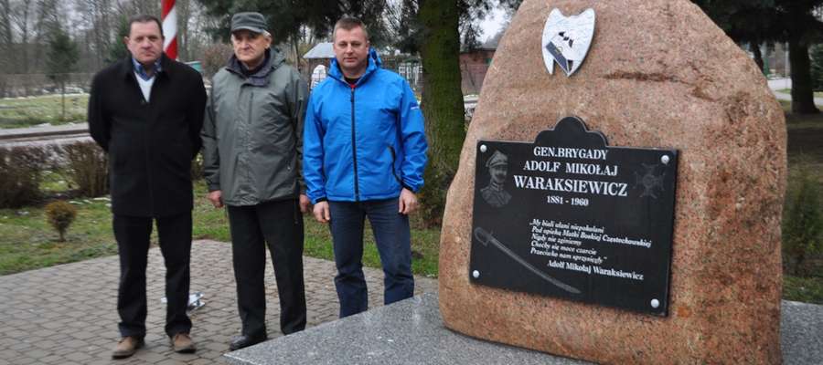 Przy pomniku generała Waraksiewicza w Mszanowie