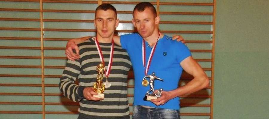 Zdobywcy po 31 bramek w lidze. Adam Korzeniak (z lewej) i Piotr Kapusta   
