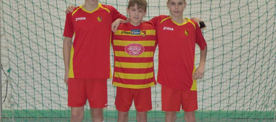 — Chcemy w przyszłości być bardzo dobrymi piłkarzami i grać w znanych klubach — mówią zgodnie Franek (z lewej), Łukasz ( w środku), i Radek (po prawej) 