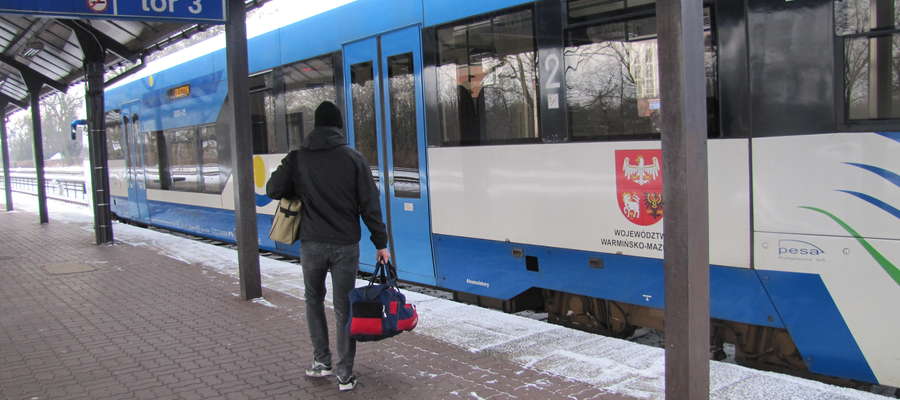 
 — Ktoś chyba zapomniał, że pociągi są dla ludzi, którzy pracują poza gmachem dworca PKP w Olsztynie! — mówi zdegustowany pan Robert