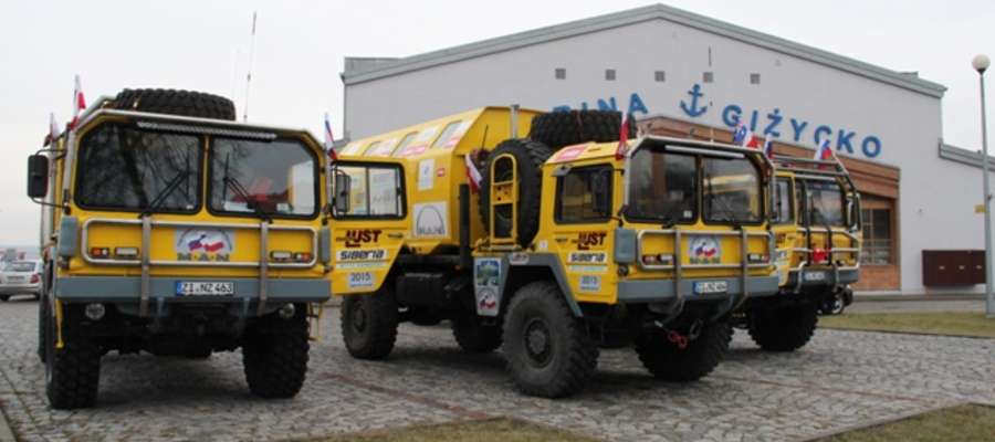 Samochody Siberia Arctic Expedition 2015 w giżyckiej Ekomarinie
