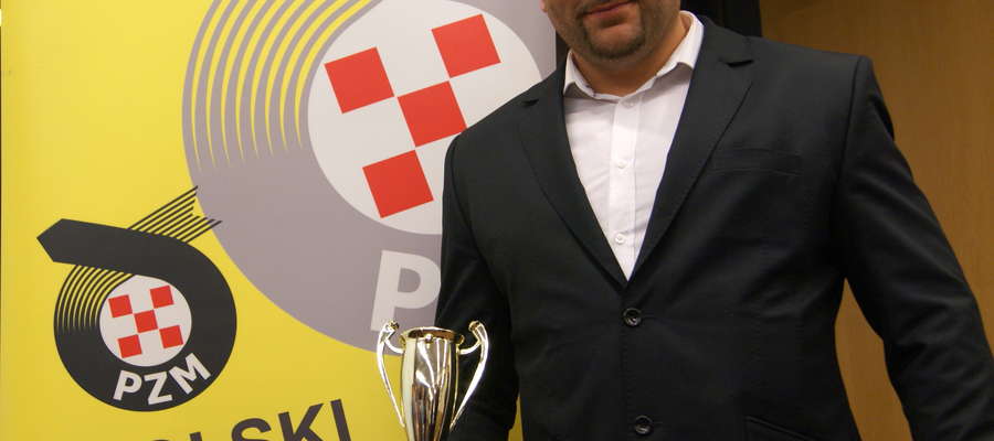 Jarosław Piwnicki otrzymał nagrodę za III miejsce w klasyfikacji klubowej