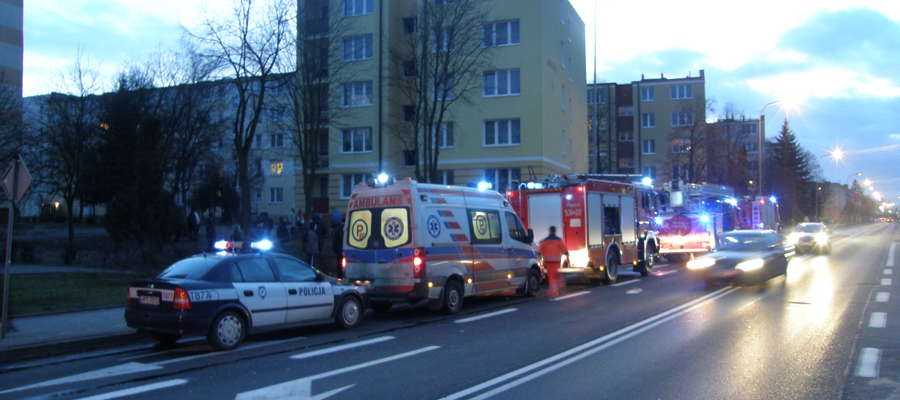 W akcji gaszenie pożaru mieszkania przy ulicy Jagiełły wzięło udział pięć jednostek straży pożarnej