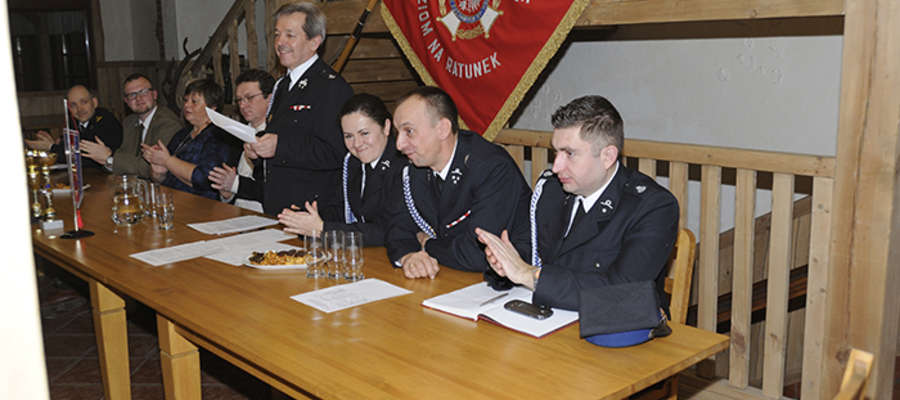 Prezes OSP Krutyń dh Waldemar Bzura przedstawił sprawozdanie z działalności jednostki w 2014 roku