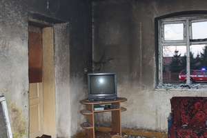 Uratowali sąsiada przed spłonięciem. Pożar w Dąbrowie