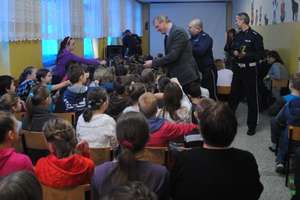 Spotkanie policjantów z uczniami w Ząbrowie