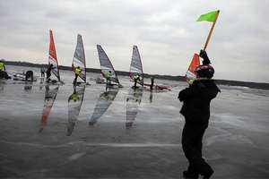 Chojnicki i Majewska mistrzami w windsurfingu śnieżno-lodowym