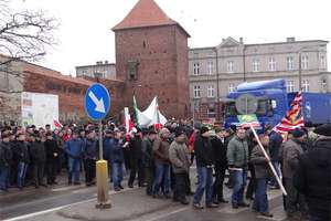 Rolnicy zablokowali DK 15 w Nowym Mieście Lubawskim