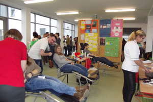 Uczniowie uczestniczyli w akcji poboru krwi
