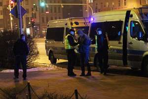 38-latek zaatakował i okradł młodą kobietę w autobusie