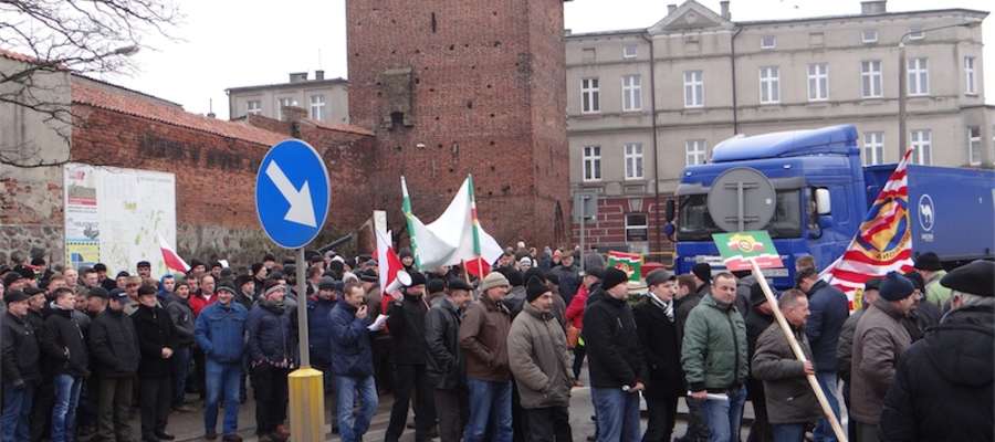 Protest rolników na drodze krajowej w Nowym Mieście Lubawskim