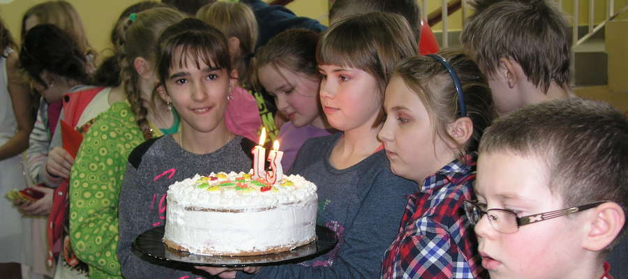Tort urodzinowy Kurierka