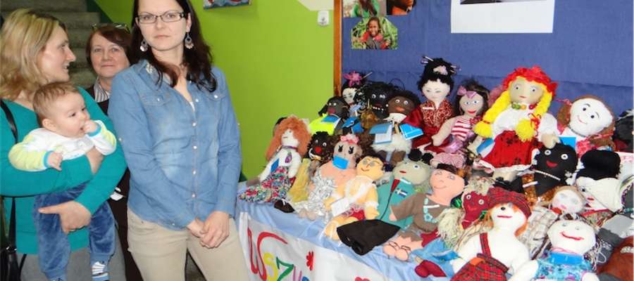 Wystawa lalek wykonanych w kurzętnickim przedszkolu