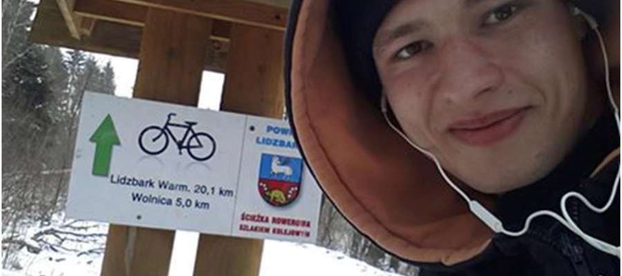 Rafał na ścieżce rowerowej prowadzącej do Lidzbarka