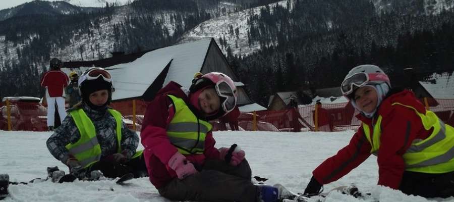 Dzieci z "Orki" szlifowały umiejętności narciarskie na stoku