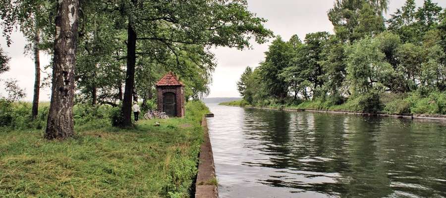 Oba brzegi kanału od śluzy Karwik do jeziora Roś zostaną umocnione tzw. gabionami