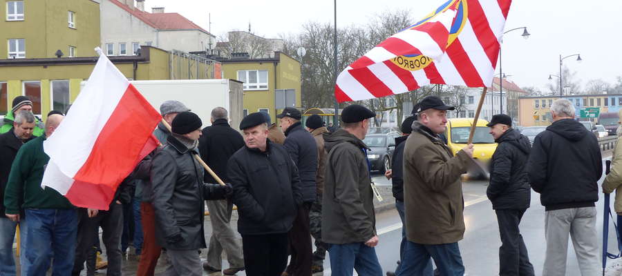 Rolnicy protestują przy ul. Grunwaldzkiej w Piszu