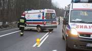 Kia uderzyła w volkswagena. Dwie osoby w szpitalu