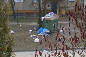 Problem z kontenerami na śmieci w Olecku 