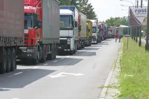 Zakaz wyprzedzania dla ciężarówek ma upłynnić ruch