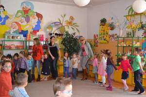 Dzieci z Przedszkola Gminnego Nr 1 w Bartoszycach z wizytą w Przedszkolu Stokrotka
