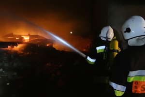 Trudna akcja strażaków: Doszczętnie spłonął budynek kurnika