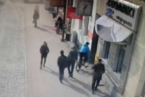 Ukradł rower z parkingu w centrum Olsztyna i objechał lombardy [FILM]