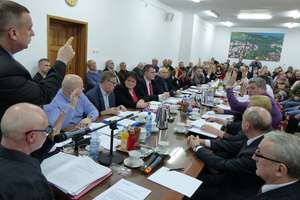 VI sesja Rady Miejskiej w Piszu. Radni wybrali komisję rewizyjną