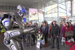 Titan Robot, który tańczył z Rihanną odwiedził Polskę