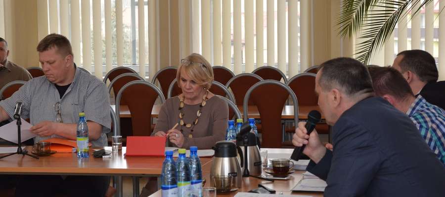 Radna Renata Dunaj na posiedzeniu komisji oświaty Rady Miejskiej w Olecku